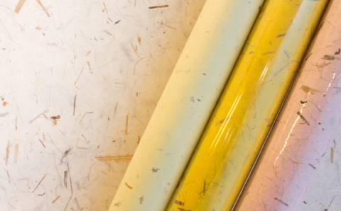 Papier peint texturé avec des déchets de bois. Papier peint texturé avec des déchets de bois.