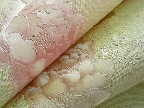 Estampage sur papier peint en papier. Estampage sur papier peint en papier.