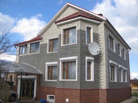 Des tons froids pour la façade de la pièce