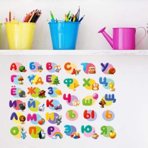 Apprentissage des lettres avec des autocollants en vinyle