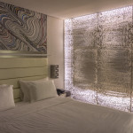 Structures de clôture translucides dans un intérieur résidentiel