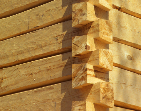 Murs en bois raboté