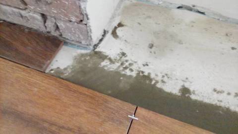 Coin extérieur où une coupe frisée est requise Coin extérieur où une coupe frisée est requise