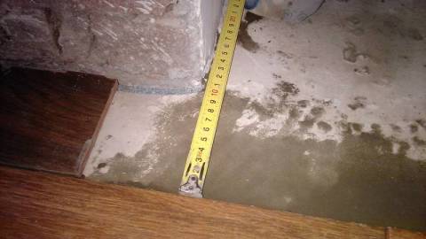 Nous mesurons la distance sous la coupe Nous mesurons la distance sous la coupe