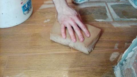 Laver l'excédent de coulis Laver l'excédent de coulis