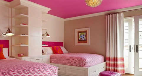 L'intérieur de la chambre avec du papier peint liquide