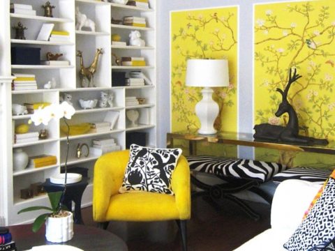 Chambre avec un panneau de papier peint