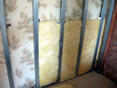 Les oreilles lâches des suspensions se plient au mur Les oreilles lâches des suspensions se plient au mur