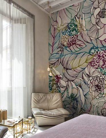 Murale avec un grand motif dans la chambre avec un haut plafond Murale avec un grand motif dans la chambre avec un haut plafond