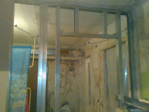 Double support rend le cadre plus rigide sans augmenter son épaisseur